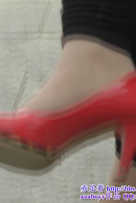 [赤足者高清视频]ID0079 红色高跟鞋 休息的少妇