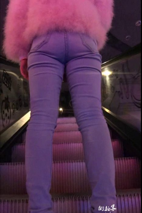[街拍客视频]jx0128 紧身牛仔裤长腿美眉上电梯