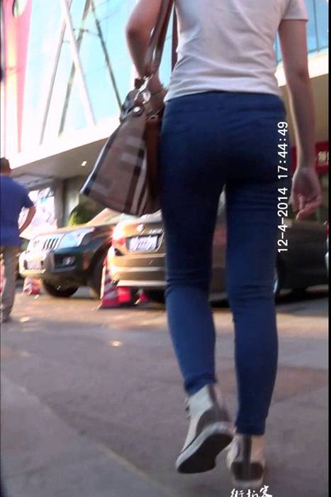 [街拍客视频]jx0141 深蓝色紧身牛仔裤翘臀少妇