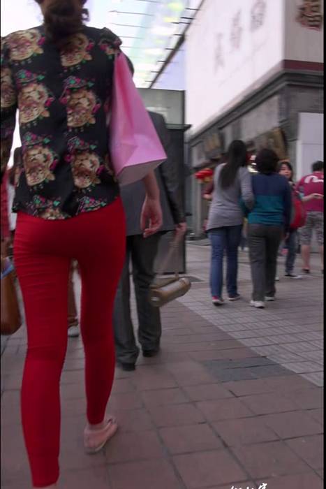 [街拍客视频]jx0676 红色紧身裤气质美少妇，身材太好了